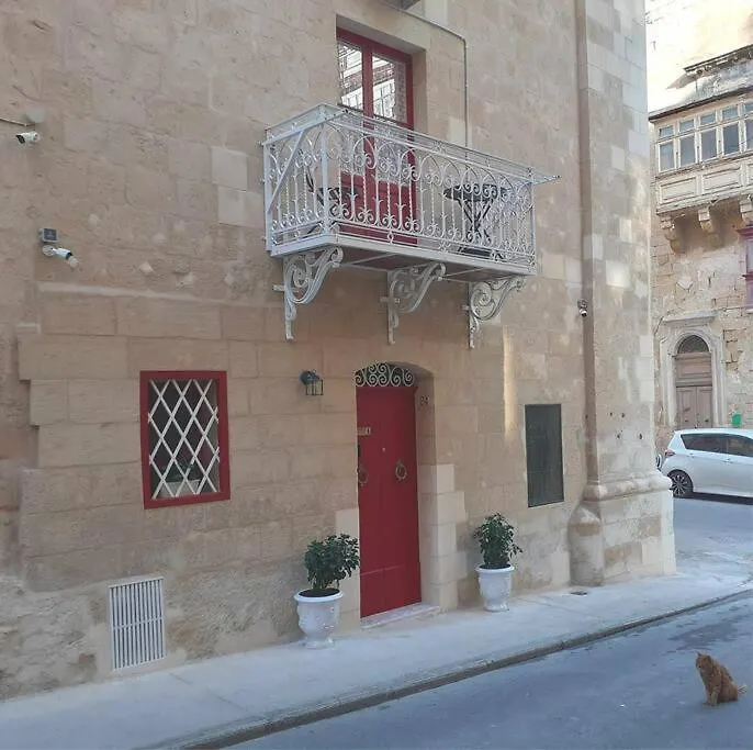 Cozy Corner House In Valletta - Authentic!
